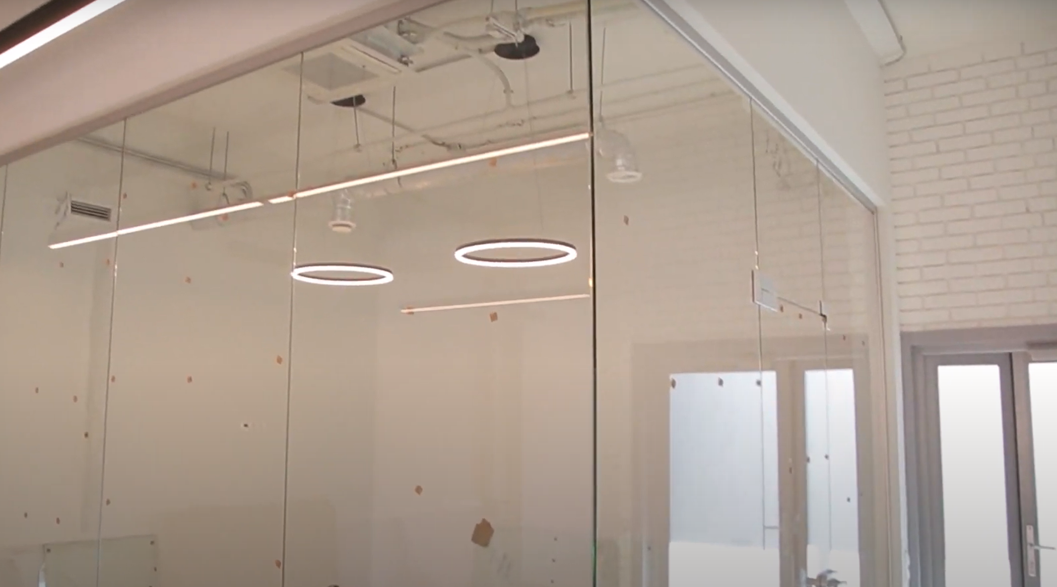 Стеклянные офисные перегородки